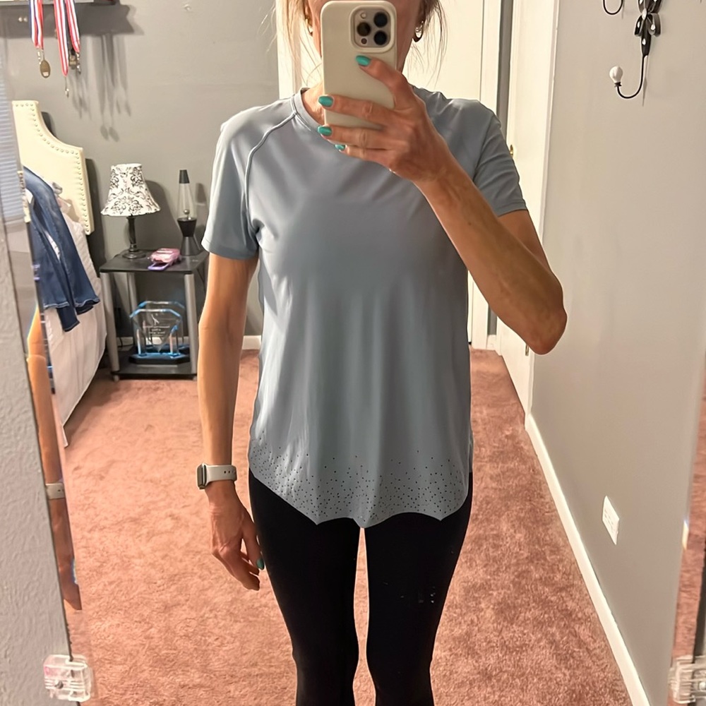 Lululemon slate blue size 4 top